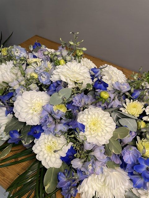 images/funeral-flowers/slider/funeral-flowers-9-kireth-ai.jpeg