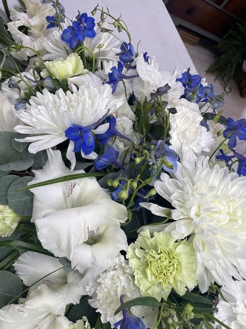 images/funeral-flowers/slider/funeral-flowers-7-kireth-ai.jpeg