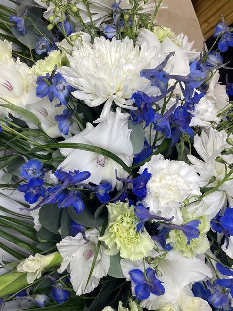 images/funeral-flowers/slider/funeral-flowers-12-kireth-ai.jpeg