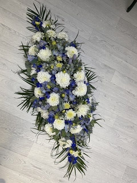 images/funeral-flowers/slider/funeral-flowers-15-kireth-ai.jpeg