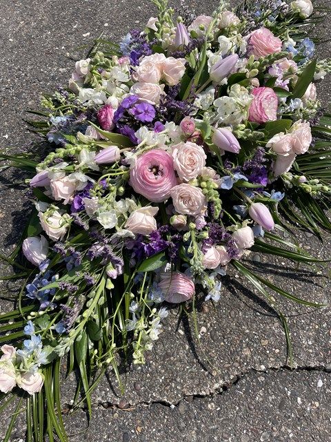 images/funeral-flowers/slider/funeral-flowers-3-kireth-ai.jpeg