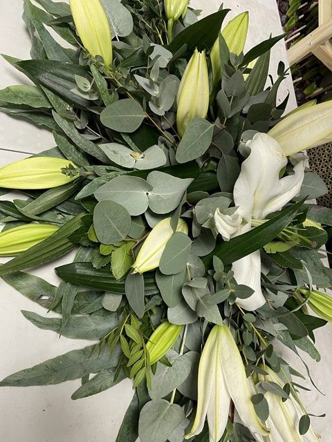 images/funeral-flowers/slider/funeral-flowers-8-kireth-ai.jpeg