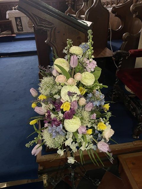 images/funeral-flowers/slider/funeral-flowers-1-kireth-ai.jpeg